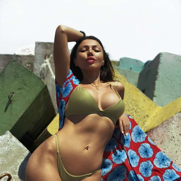 No size-zero tolerance as curves make a comeback