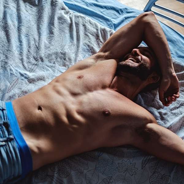 Should I eat late at night or before bed? 